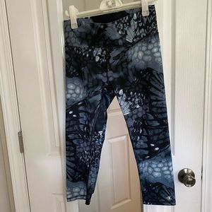 Size M Champion Powerflex cropped leggings